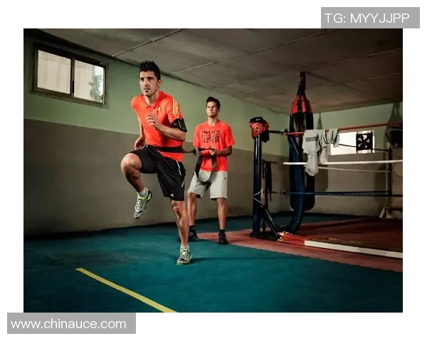 足球明星日常训练揭秘：如何通过科学训练提升竞技水平与身体素质